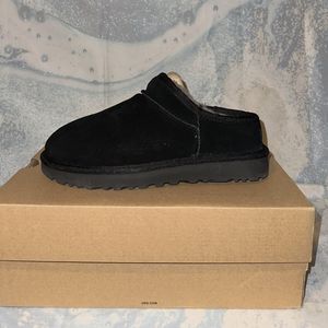 Ugg W Classic Slipper. Black. Size 7. Gently loved.